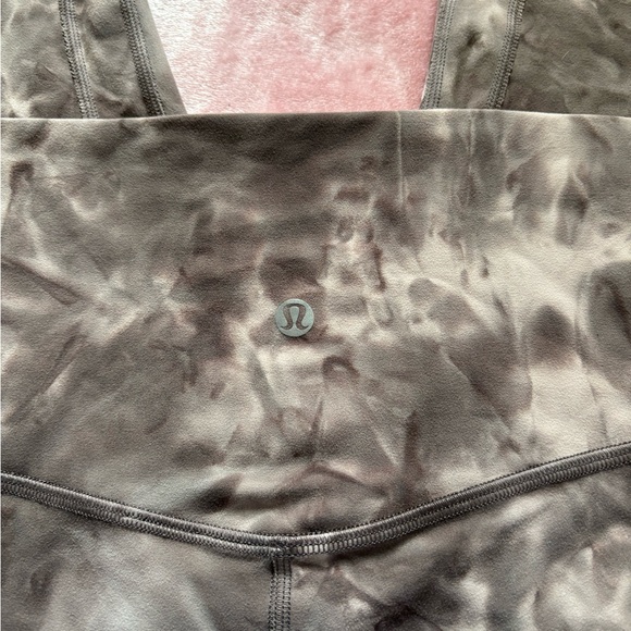 Stylish Gray Patterned Leggings - Picture 3 of 4